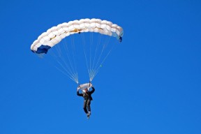 华体会官方|2022中超赛季回顾，上海海港巨资投入未达预期，中途换帅引发震荡